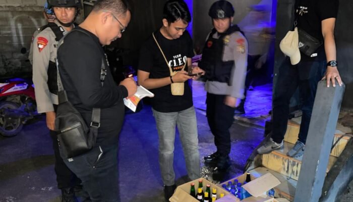 Polisi Amankan Puluhan Botol Miras di Tempat Hiburan Malam Kota Gorontalo