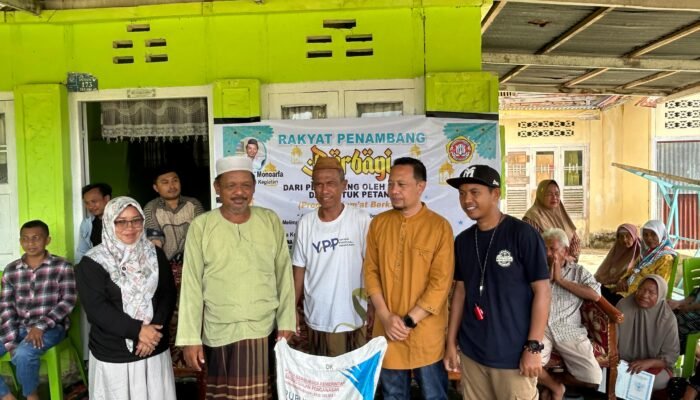 Pelaku Usaha Tambang Rakyat Gelar Bantuan Sembako dan Pupuk untuk Warga Taluduyunu
