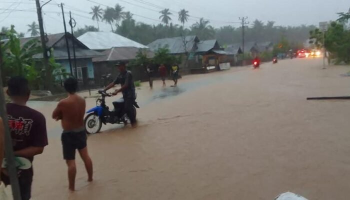 Hujan Deras Akibatkan Banjir di Kecamatan Paguat, Pohuwato