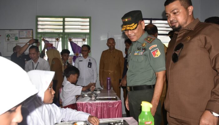 TNI Dukung Program Makan Bergizi Gratis di Gorontalo, 3000 Porsi Disalurkan ke Sekolah