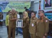 Suharsi Igirisa Terima Piagam Penghargaan dari Gubernur Gorontalo untuk Pengelolaan e-Monep