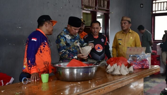 Tanggap Bencana, Bupati Saipul Pastikan Kelayakan Makanan Bagi Korban Banjir di Dapur Popayato