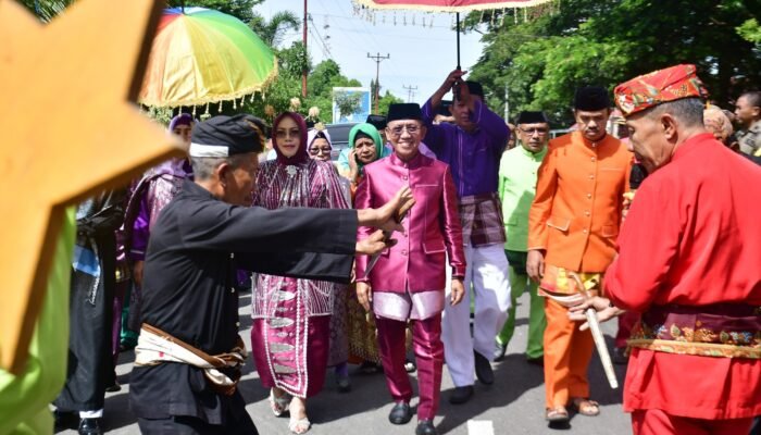 Iwan Adam Jalani Prosesi Adat Moloopu Sebagai Wakil Bupati Pohuwato