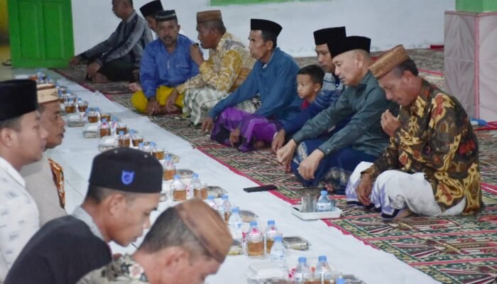 Bupati Pohuwato Gelar Bukber dengan Warga Desa Balayo