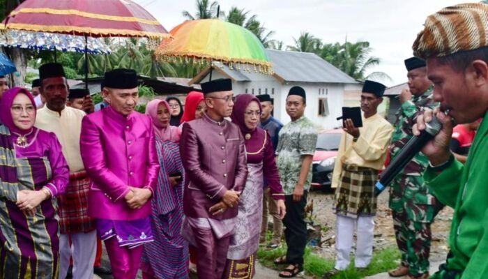 Prosesi Adat Mopotilolo di Randangan, Bupati dan Wakil Bupati Pohuwato Dapat Sambutan Hangat