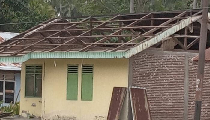 Pembongkaran Dua Rumah Dinas di Lemito Diduga Libatkan Camat