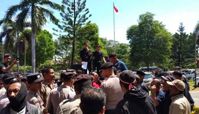 AMARAH Gelar Aksi Jilid II, Sampaikan Petisi Penolakan PT Lumintu ke DPRD dan Bupati Pohuwato