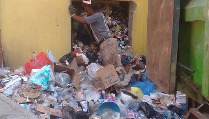 Sampah Menumpuk di Rusunawa SYAH Pohuwato Akhirnya Diangkut DLH
